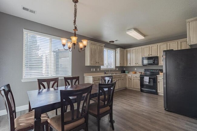 Building Photo - 1245 S Flatrock Cir