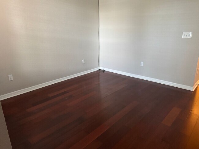 Building Photo - Fully Remodeled 3-Bed, 2.5-Bath Townhouse