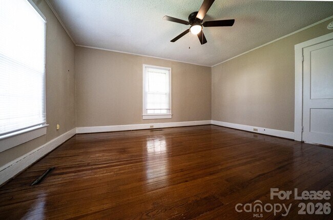 Building Photo - 908 S Juniper St