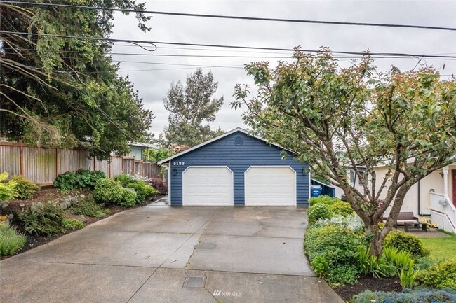 Building Photo - Beautiful Home in Seward Park!
