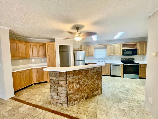 Building Photo - Discover this 4-bedroom, 2-bath home in Claremont, NC