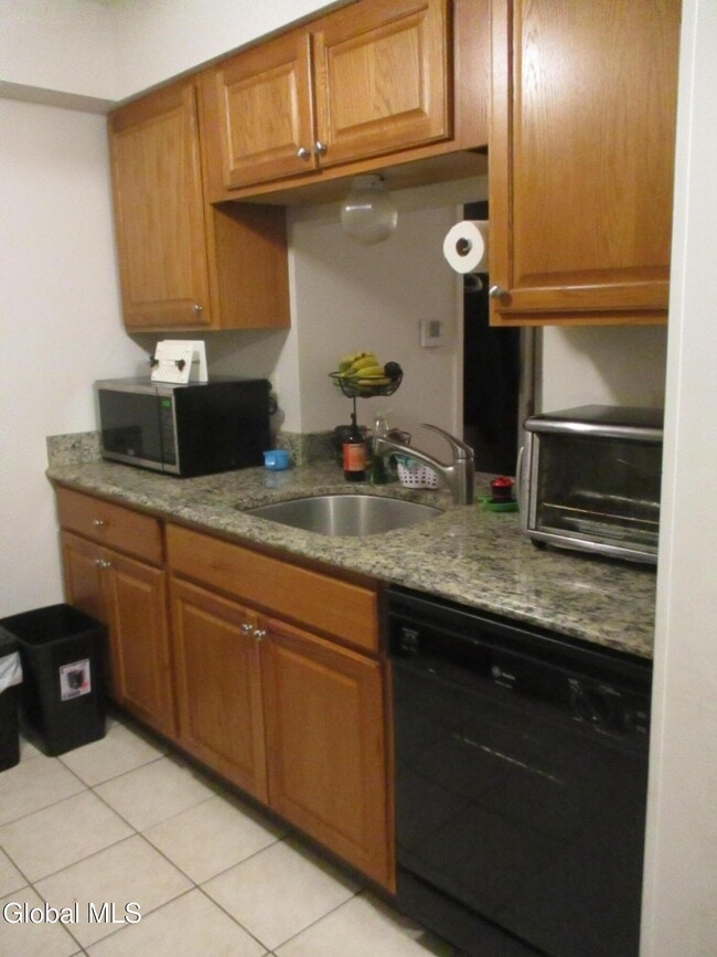 Building Photo - 161 Cedarview Ln