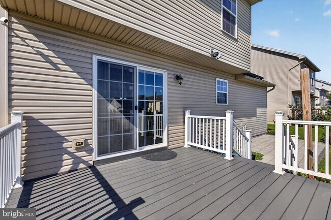 Building Photo - 48 Sussex Dr