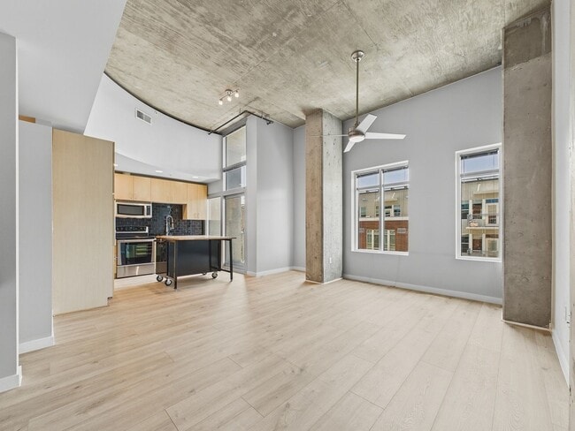 Building Photo - 1700 Bassett St