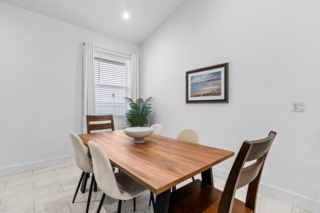 Building Photo - 17868 Limestone Creek Rd