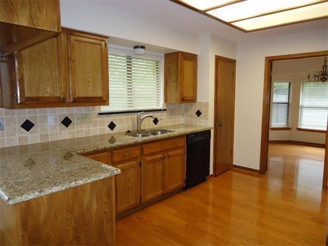 Building Photo - 9903 Grand Oak Dr