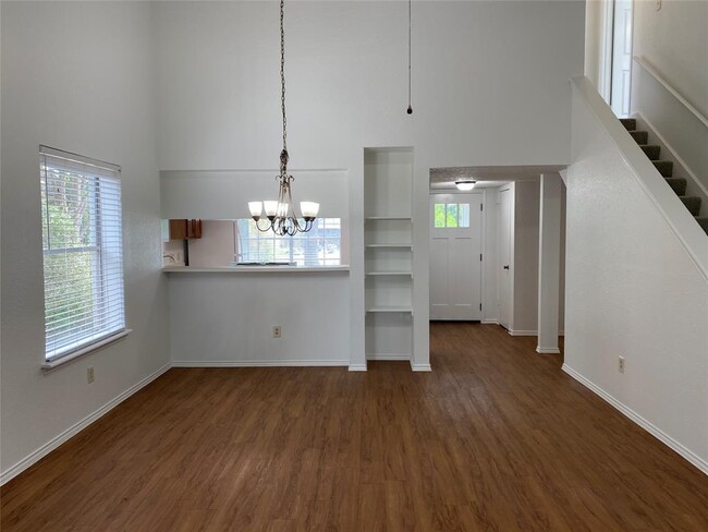 Building Photo - 4001 Alexandria Dr