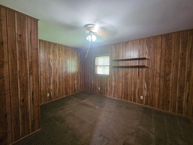 Building Photo - Kent 2 Bedroom 1 Bath Duplex