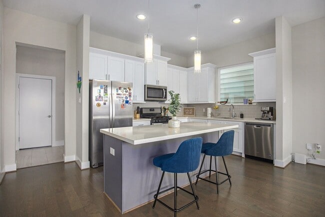 Building Photo - 5518 Rosslyn Rd