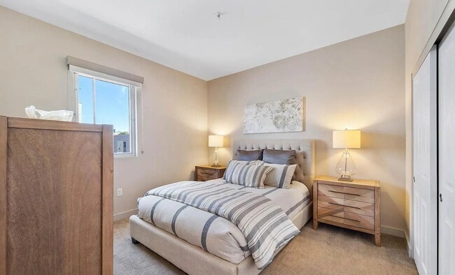 Building Photo - Wonderful modern 1-bedroom in the heart of downtown San Jose!