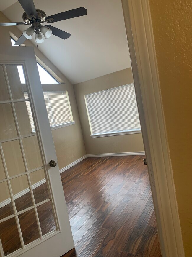 Building Photo - 3414 Country Club Dr W