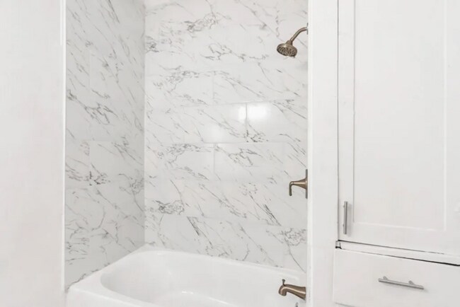 Building Photo - 2105 Walnut St