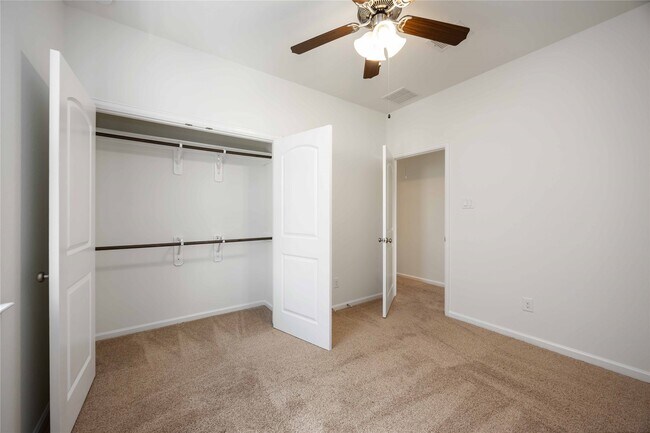 Building Photo - 4012 Centre Valley Ln