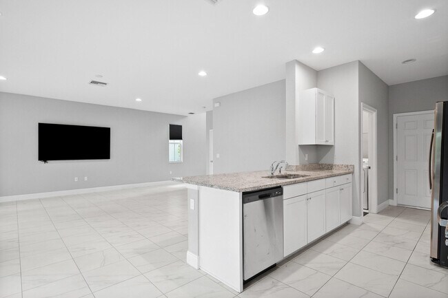 Building Photo - 1597 NW Cataluna Cir