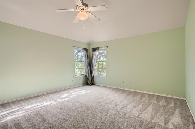 Building Photo - 9256 Scenic Bluff Dr