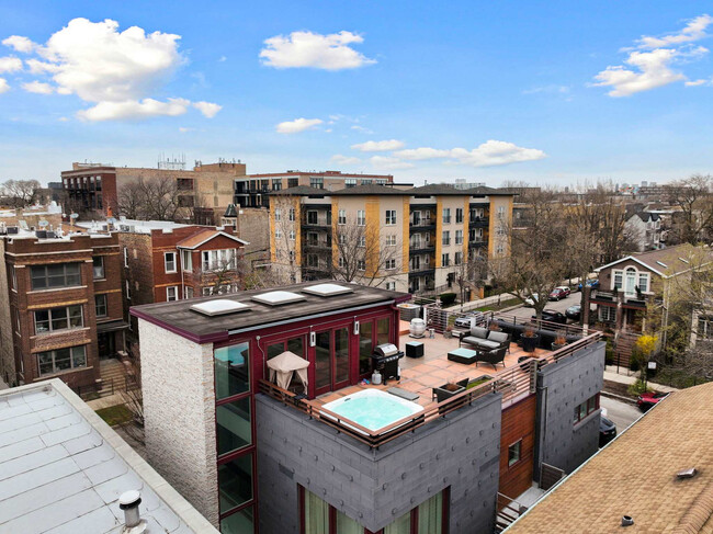 Building Photo - 1856 N Fairfield Ave