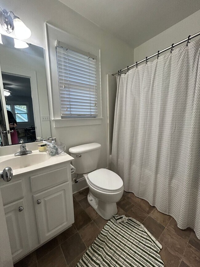 Building Photo - Beautiful studio ADU near Duke with utilities included & off street parking!
