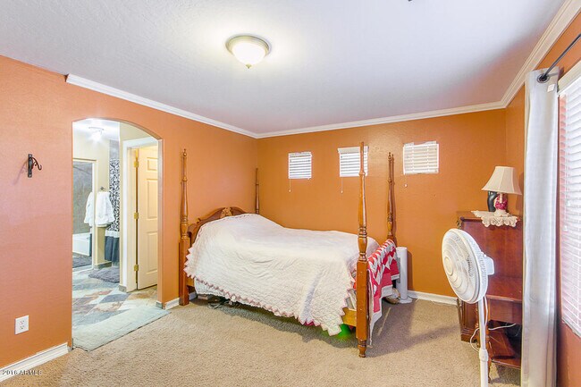 Building Photo - Amazing 4 bedrooms, 3 bathrooms house in P...