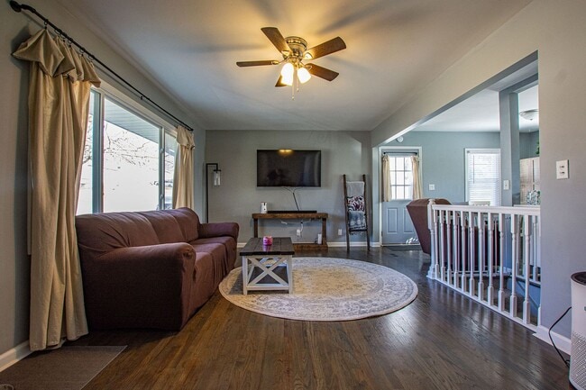 Building Photo - Beautiful 3 Bedroom / 1 Bath Home in Distr...