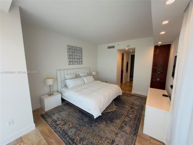 Building Photo - 18101 Collins Ave
