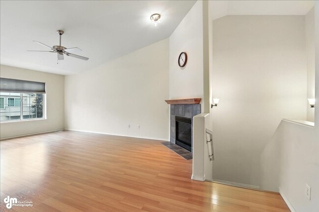Building Photo - Charming 2BD/2BA Condo!