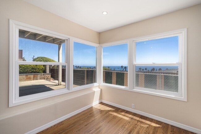 Building Photo - Ocean views from every room!