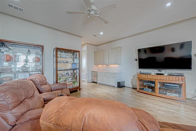 Building Photo - 311 Calle Sevilla Pl