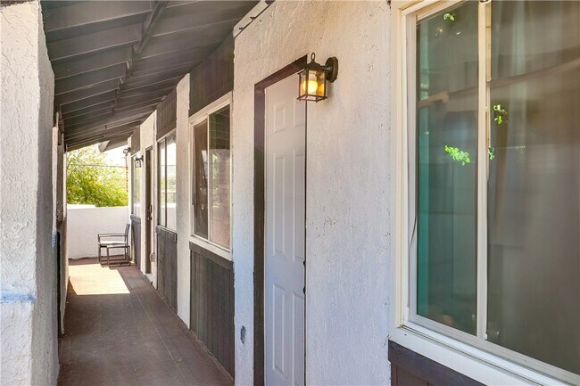 Building Photo - 644 Swan Dr