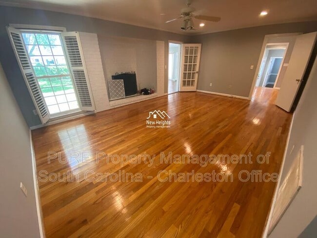 Building Photo - 14 Lampton Rd