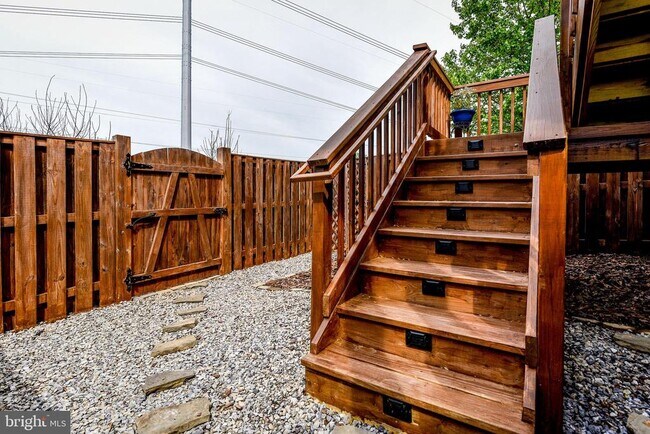 Building Photo - 2372 Battery Hill Cir