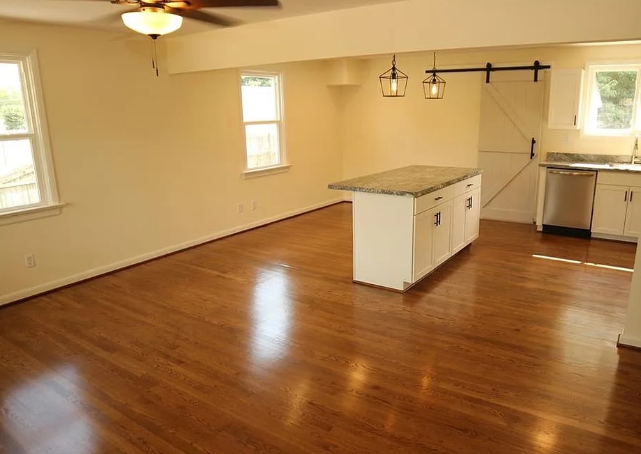 Building Photo - 7966 Kenmore Dr