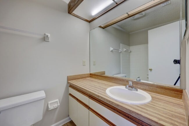 Building Photo - 3801 Crown Point Rd