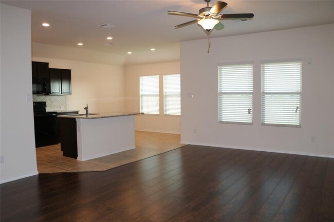 Building Photo - 1032 Hillrose Dr