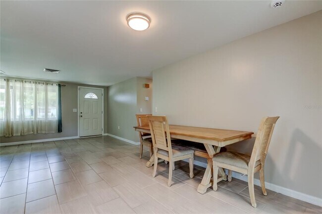 Building Photo - 7244 Amber Dr