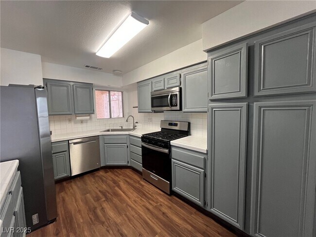 Building Photo - 2908 Gentilly Ln