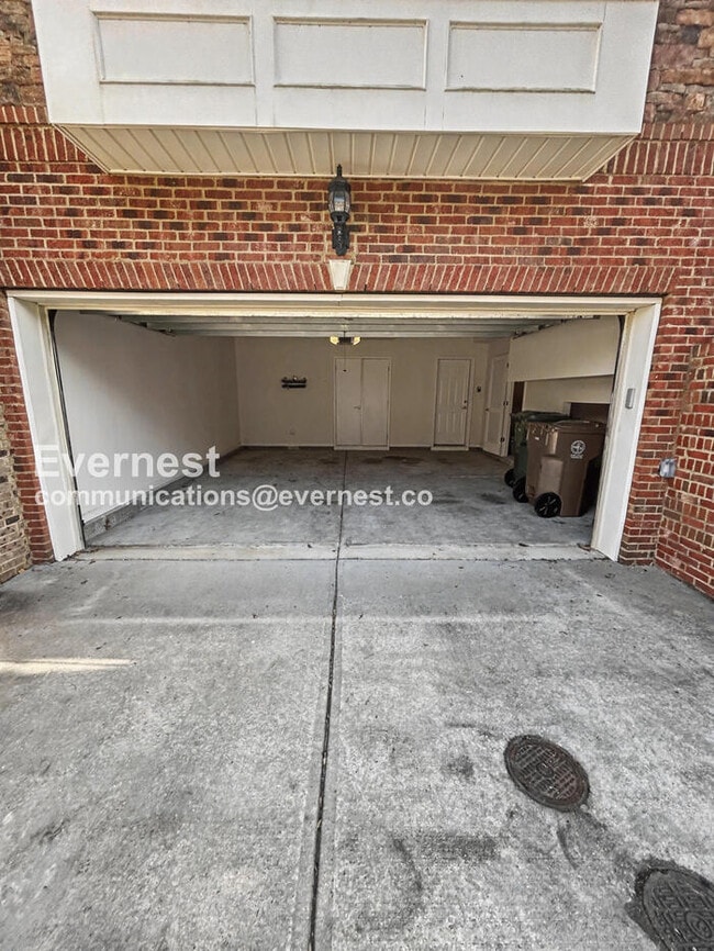 Building Photo - 8730 Macedonia Lake Dr