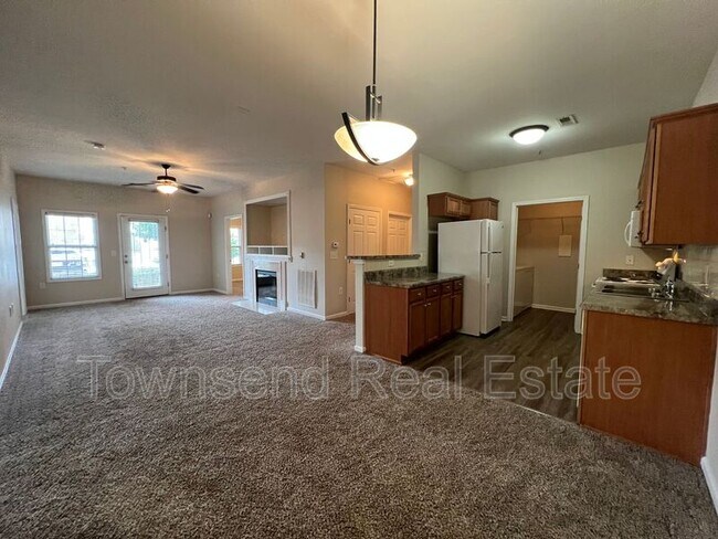 Building Photo - 621 Marshtree Ln