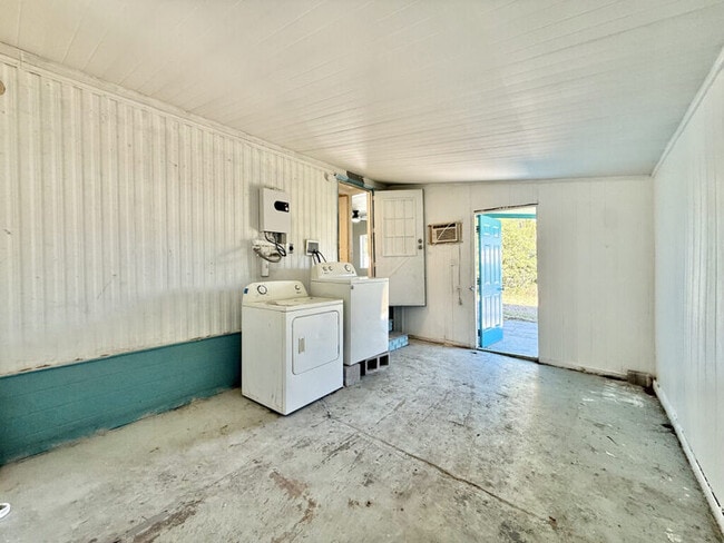 Building Photo - 6519 Sandra Dr