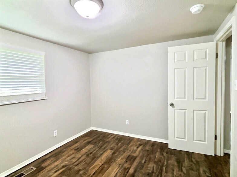 Building Photo - 411 Palmetto St