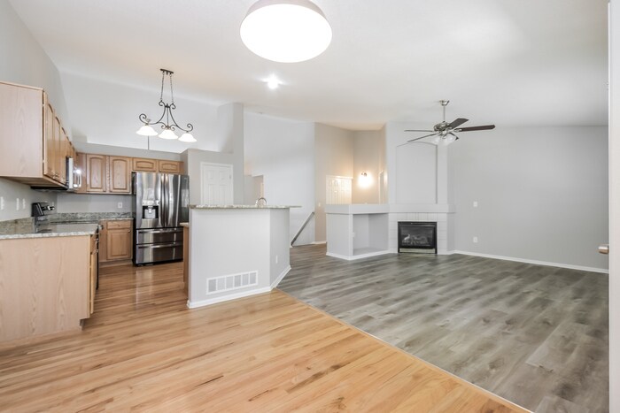 Building Photo - 13939 Harrison Dr