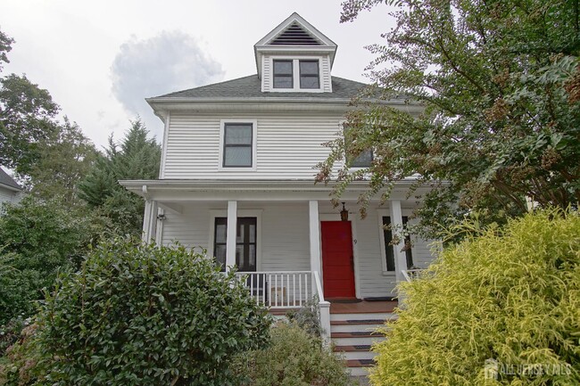 Building Photo - 9 Academy St