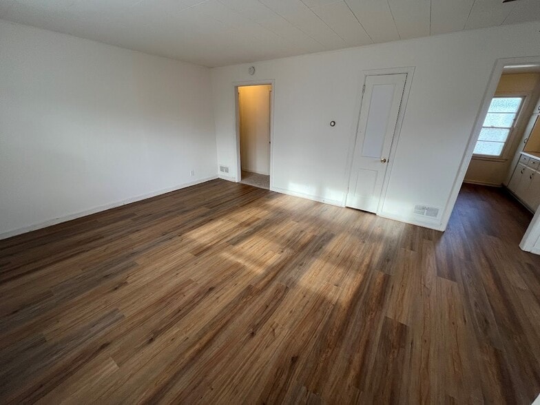 Building Photo - 152 Rodney Ct