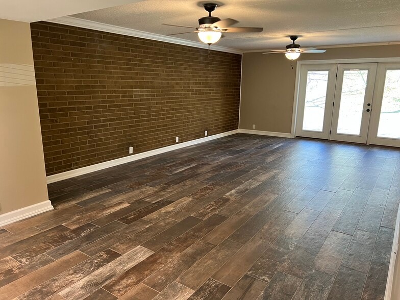 Building Photo - 455 Canberra Dr