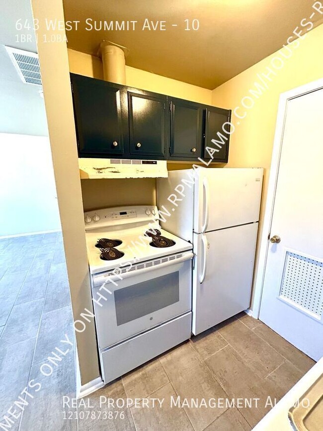 Building Photo - AVAILABLE NOW! 1 Bedroom / 1 Bath Unit Nea...