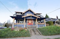 Building Photo - Lovely 3-Level Triplex Home