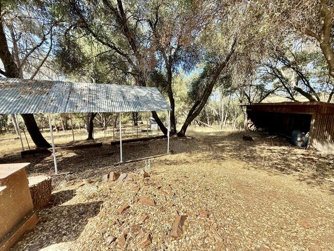 Building Photo - Beautiful country home