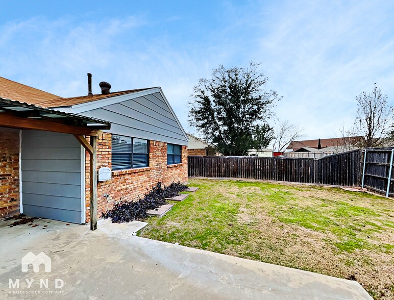 Building Photo - 105 Ripplewood Dr