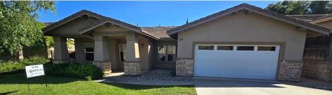 Building Photo - 3 bedroom 2 bath home