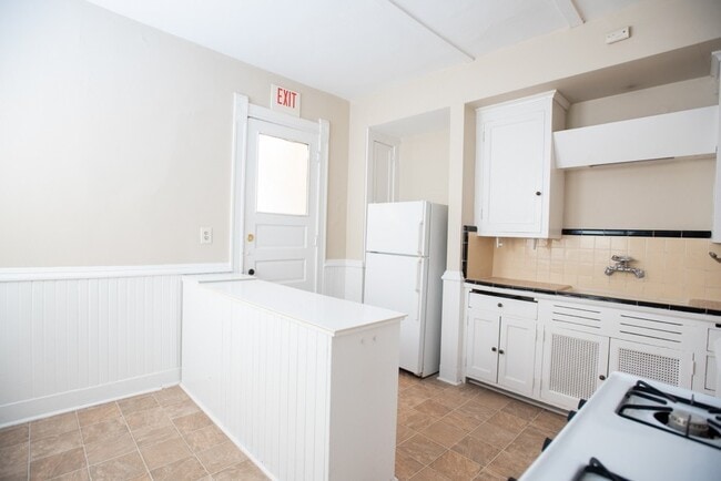 Building Photo - 2728 N Murray Ave