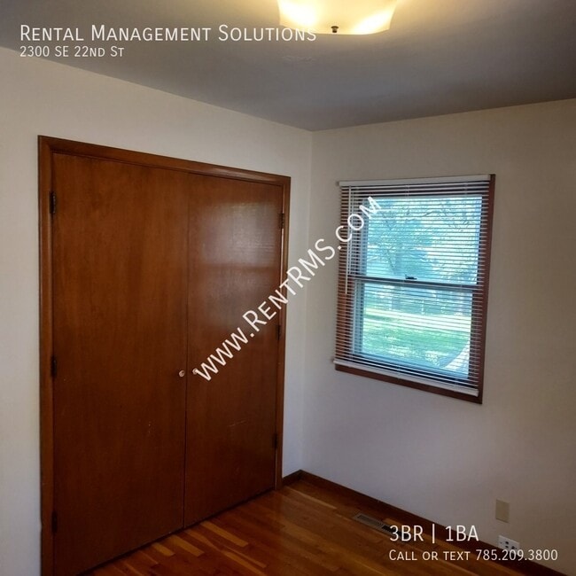 Building Photo - 2300 SE 22nd St